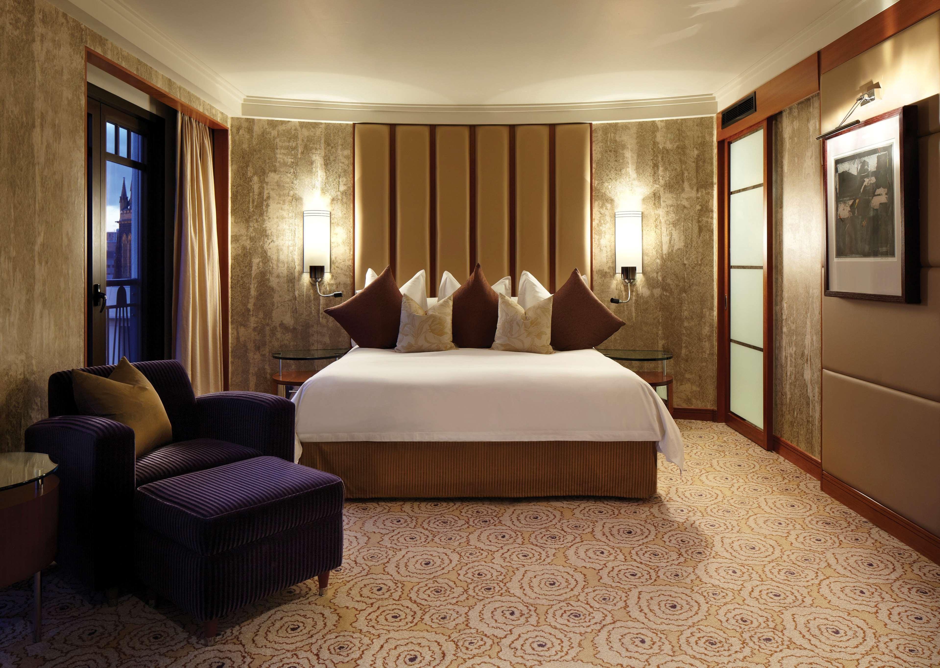 Hotel Park Hyatt Melbourne Zewnętrze zdjęcie A bedroom at the Mandarin Oriental, London