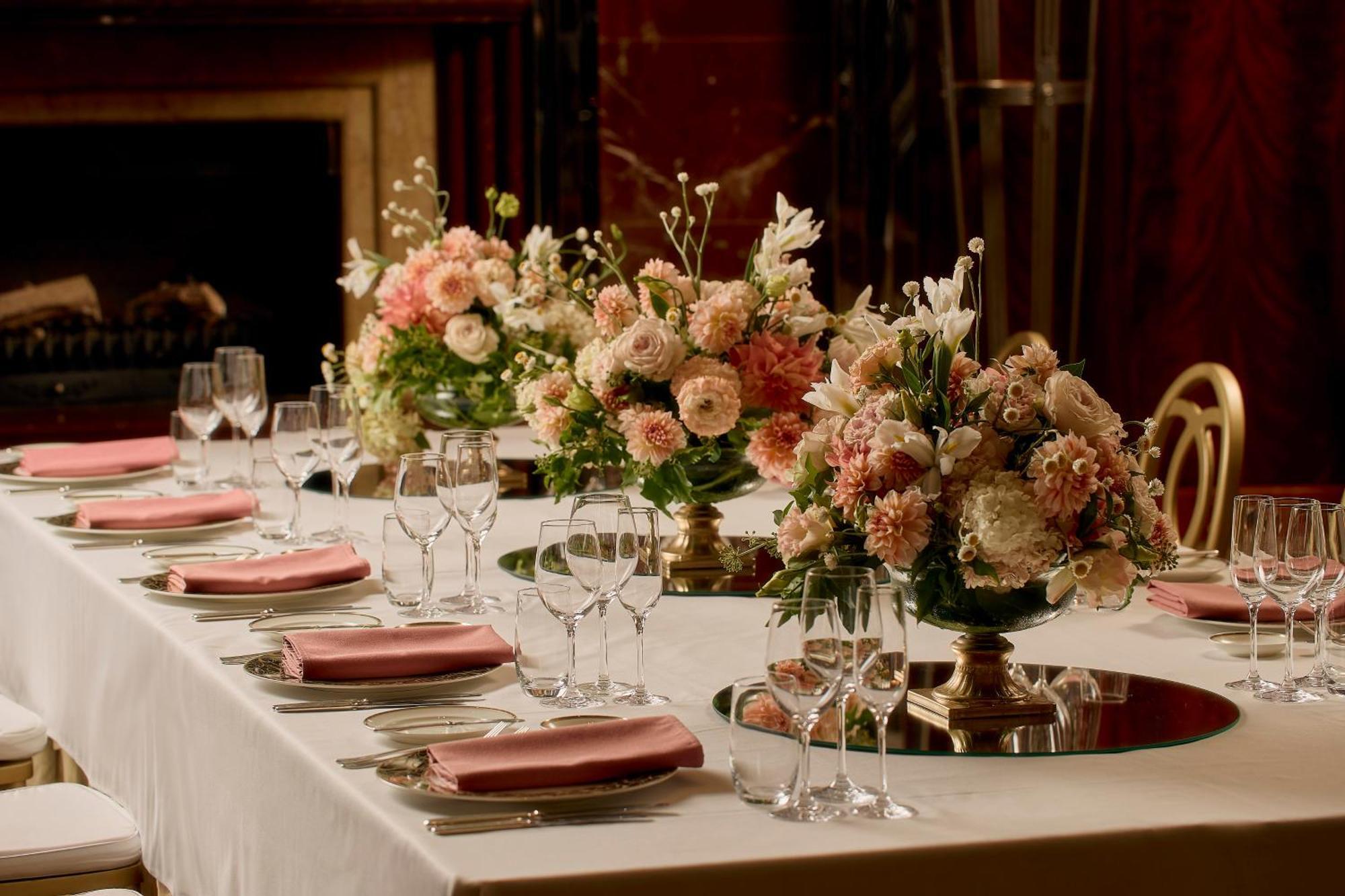 Hotel Park Hyatt Melbourne Zewnętrze zdjęcie A table set for a formal dinner