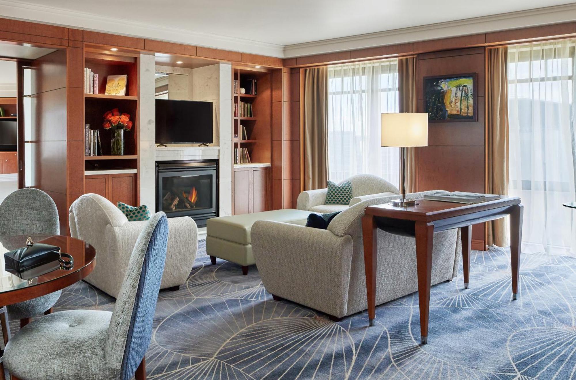 Hotel Park Hyatt Melbourne Zewnętrze zdjęcie Living room of a suite at the Fairmont Olympic Hotel