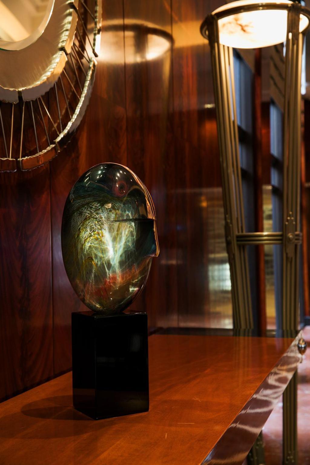 Hotel Park Hyatt Melbourne Zewnętrze zdjęcie The Star of India, a large star sapphire, on display at the Natural History Museum, London