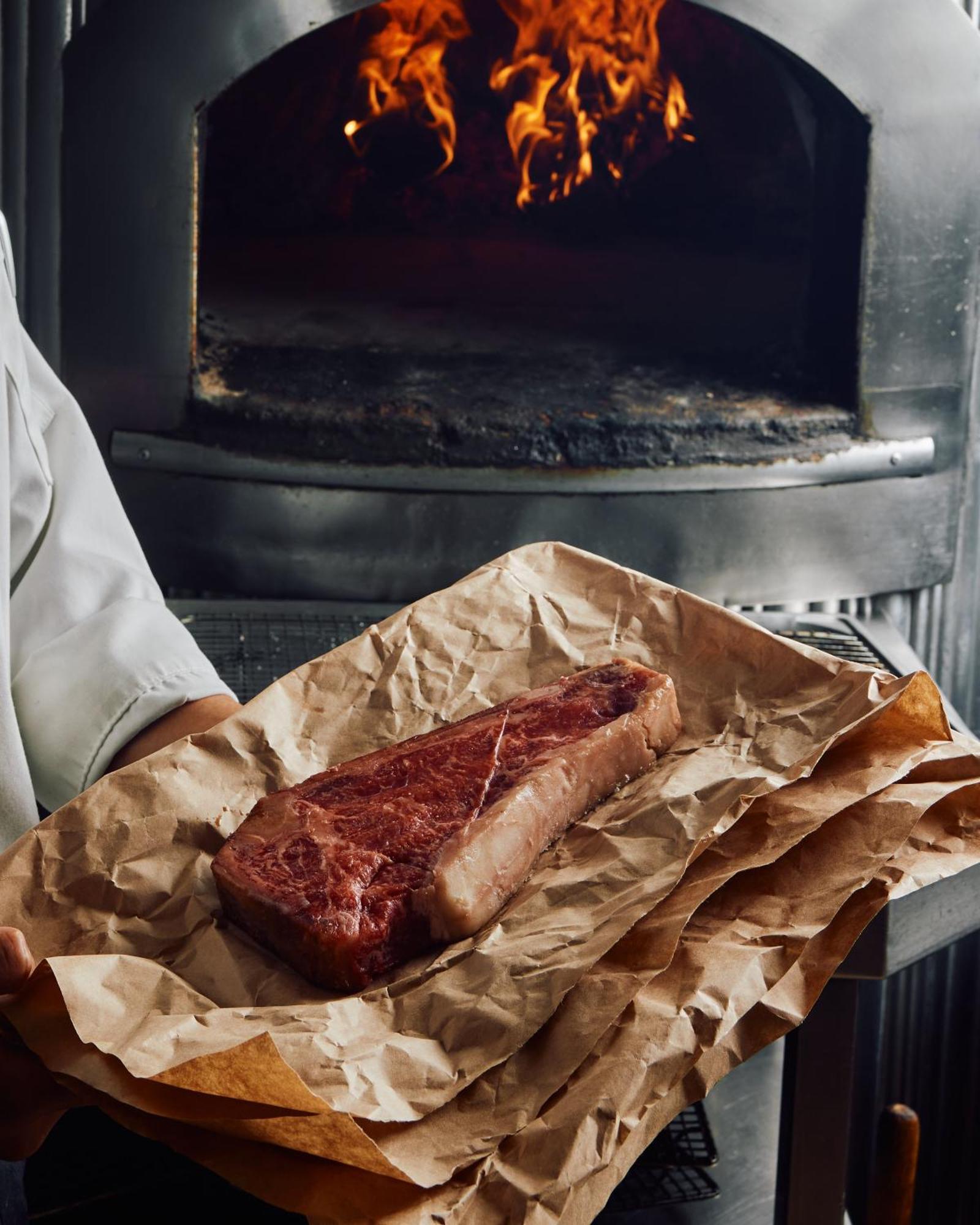 Hotel Park Hyatt Melbourne Zewnętrze zdjęcie A steak being removed from a wood-fired oven