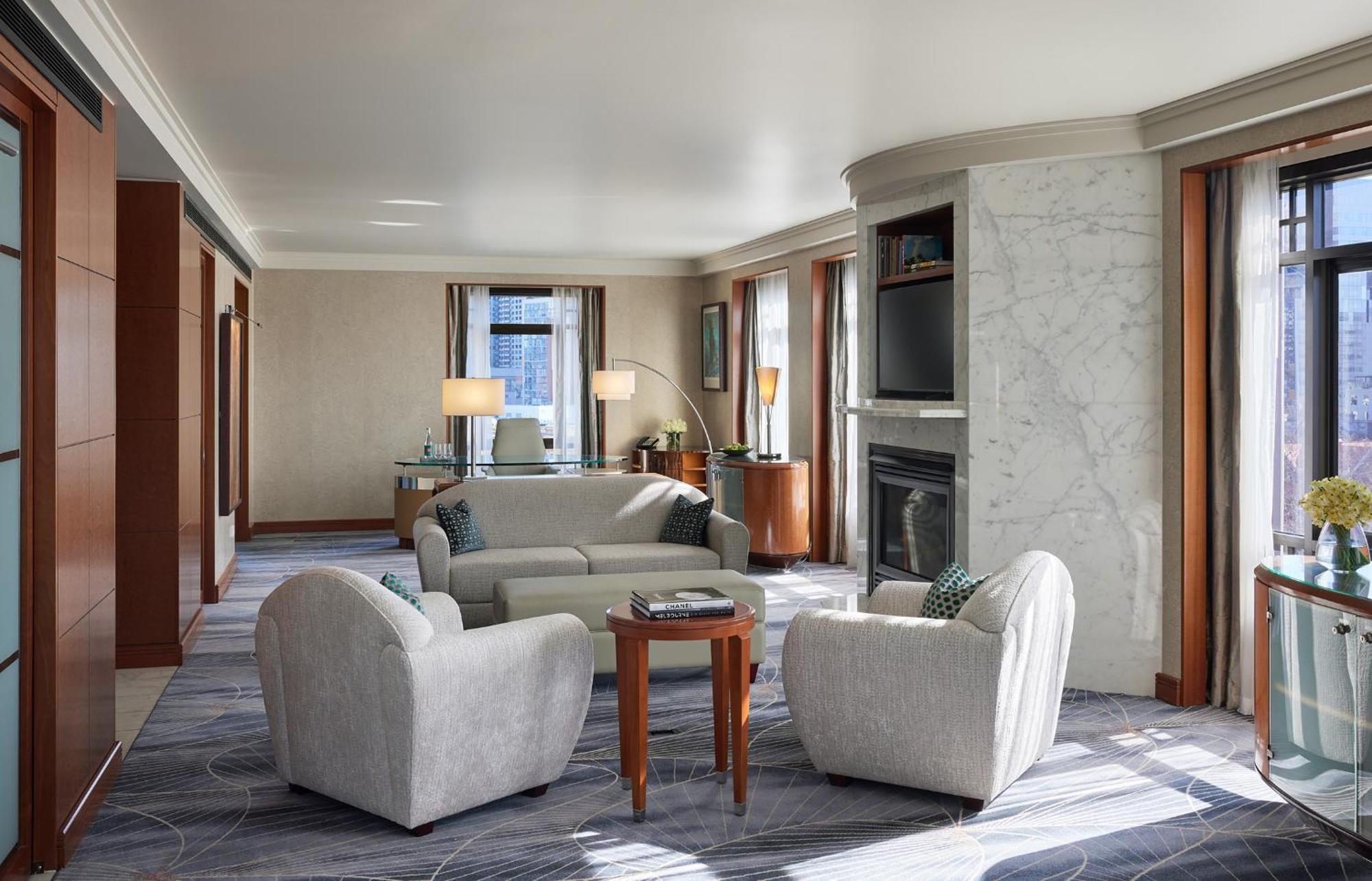 Hotel Park Hyatt Melbourne Zewnętrze zdjęcie A living room in a suite at the Four Seasons Hotel, Washington, D.C.