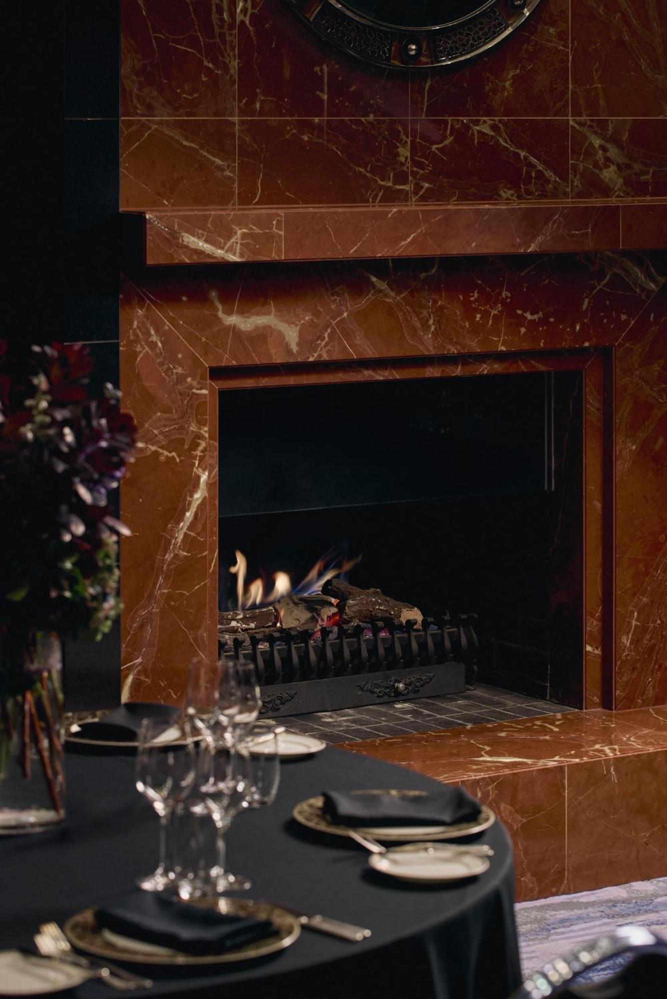 Hotel Park Hyatt Melbourne Zewnętrze zdjęcie A fireplace in the White House