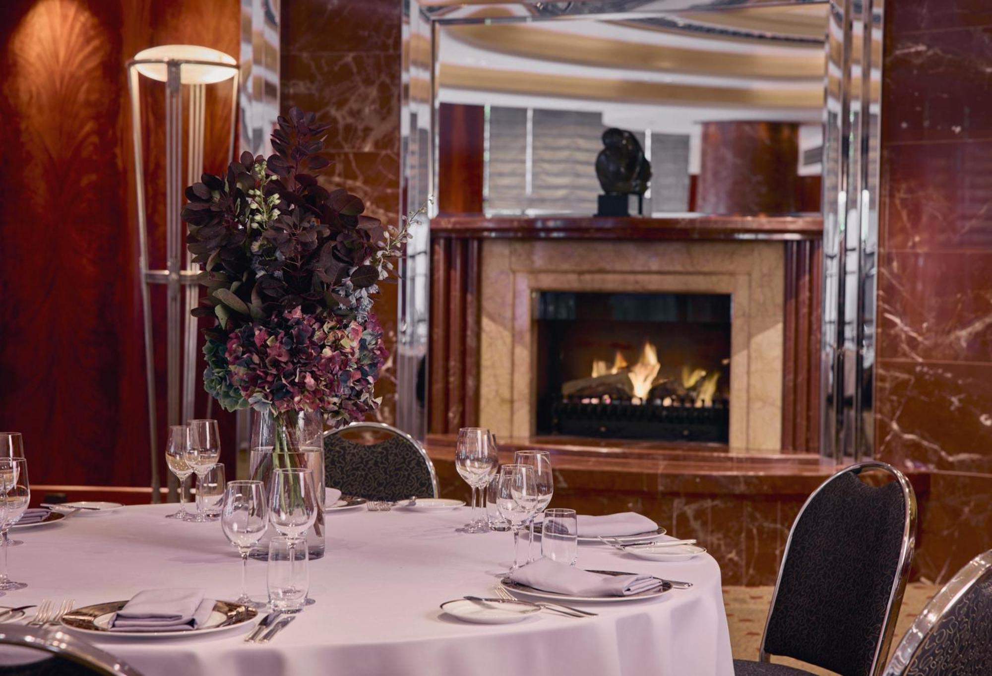Hotel Park Hyatt Melbourne Zewnętrze zdjęcie The fireplace in the restaurant