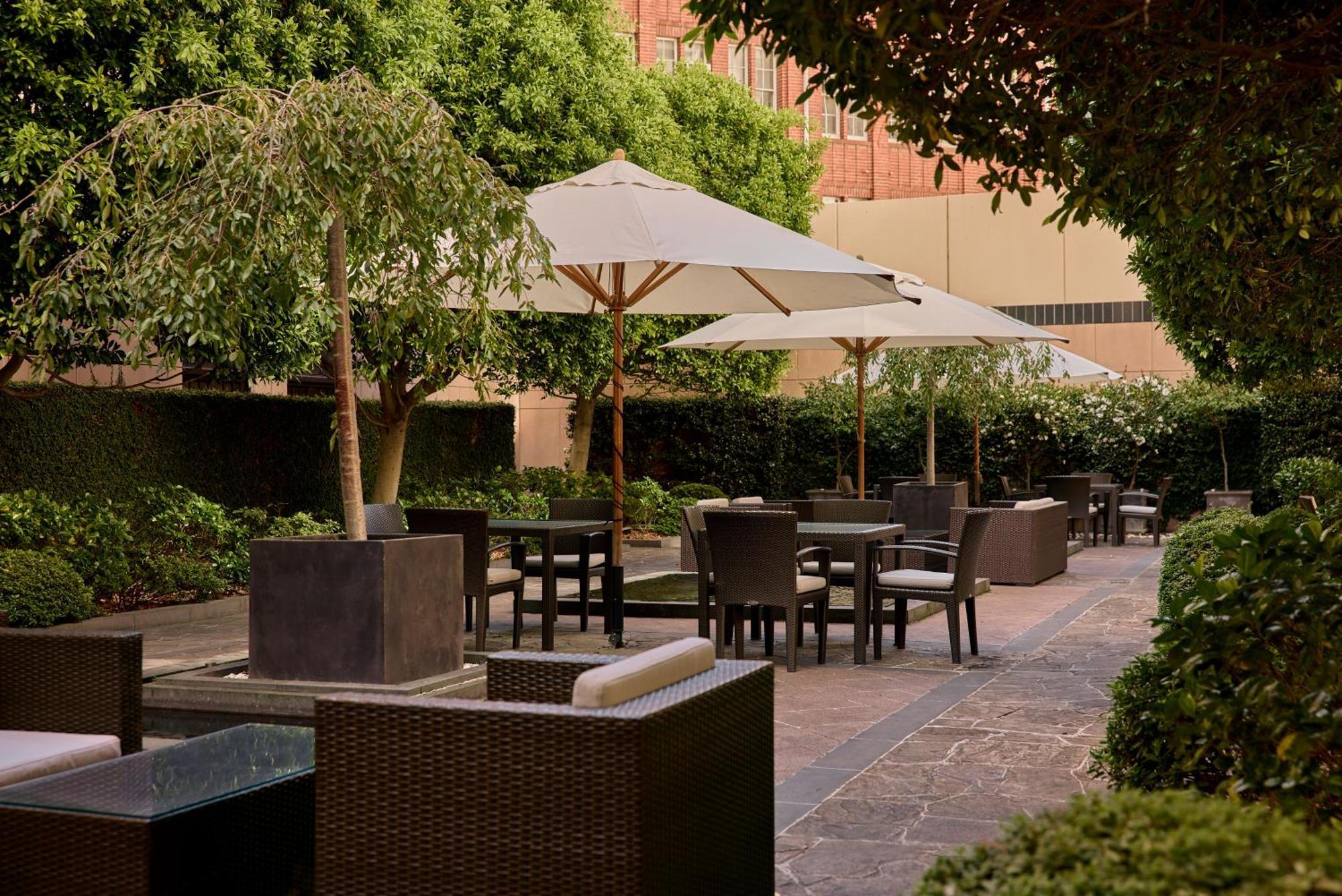 Hotel Park Hyatt Melbourne Zewnętrze zdjęcie The hotel's garden
